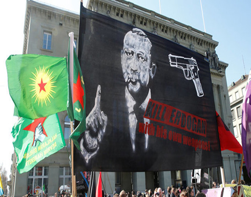 يافطات تدعو لقتل أردوغان وتركيا تستدعي نائب السفير السويسري