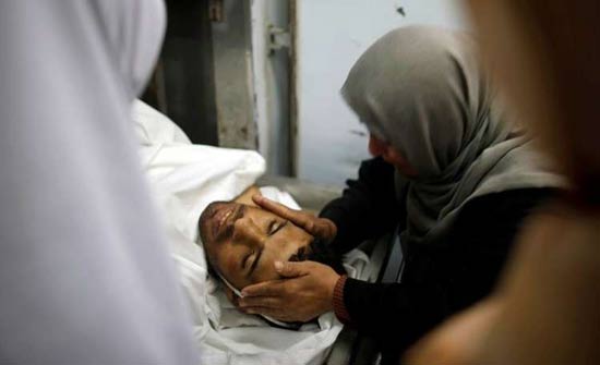 مقتل فلسطيني برصاص إسرائيلي في اليوم الرابع لـ"مسيرات العودة الكبرى" مقتل فلسطيني برصاص إسرائيلي في اليوم الرابع لـ"مسيرات العودة الكبرى"
