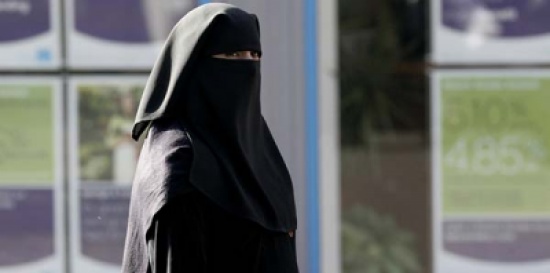 بالصورة.. هكذا انتقمت فتاة كويتية من عشيقها