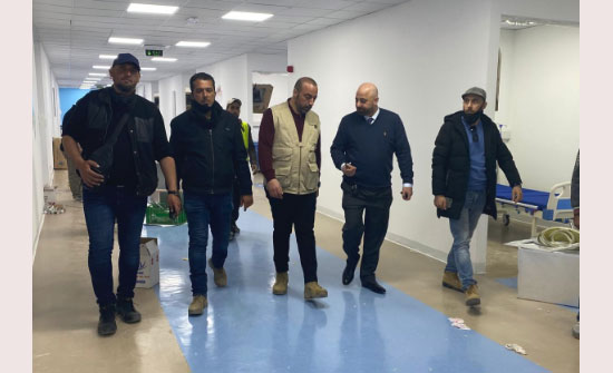 صور : د. فطين البداد يتفقد سير العمل في المستشفى الميداني الثاني في ايدون صور : د. فطين البداد يتفقد سير العمل في المستشفى الميداني الثاني في ايدون