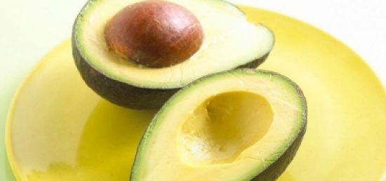 قناع الأفوكادو والعسل طوق الإنقاذ للبشرة الجافة