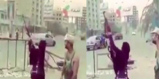 فيديو: طفلة يمنية تطلق النار احتفالا بتحرير عدن فيديو: طفلة يمنية تطلق النار احتفالا بتحرير عدن