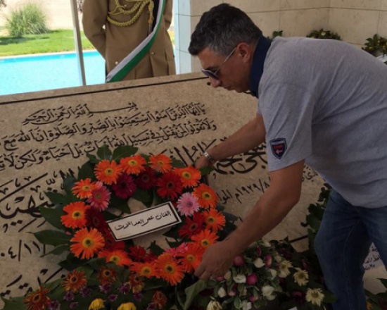 عمر العبداللات يزور ضريح ياسر عرفات عمر العبداللات يزور ضريح ياسر عرفات