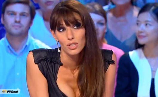 مذيعة فرنسية مضطرة لتقديم النشرة الجوية عارية بسبب المونديال مذيعة فرنسية مضطرة لتقديم النشرة الجوية عارية بسبب المونديال