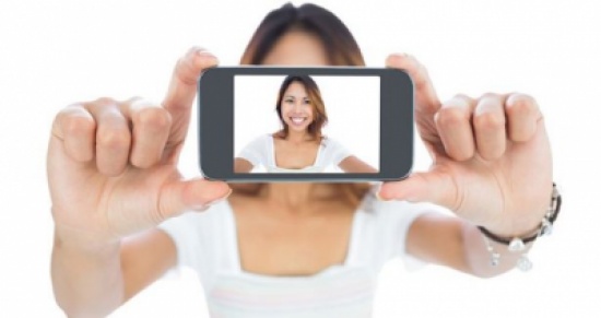 التقاط الصور الذاتية Selfie يدخل خانة الإضطرابات العقلية! التقاط الصور الذاتية Selfie يدخل خانة الإضطرابات العقلية!