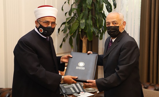 المحاكم الشرعية ترفع للملك تقريرها السنوي لعام 2019 - صور