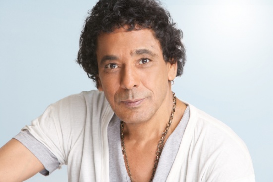 شاهد أول صورة للطفل شبيه محمد منير الذي سيشاركه مسلسله الجديد شاهد أول صورة للطفل شبيه محمد منير الذي سيشاركه مسلسله الجديد