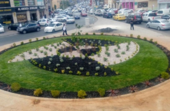 الأمانة تواصل حملة تأهيل الجزر الوسطية وأشجار الأرصفة واللوبات على الشوارع الرئيسية الأمانة تواصل حملة تأهيل الجزر الوسطية وأشجار الأرصفة واللوبات على الشوارع الرئيسية