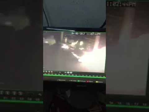 شاهد.. ماذا فعل سعودي مع امرأة لحظة نشوب النيران في محطة وقود