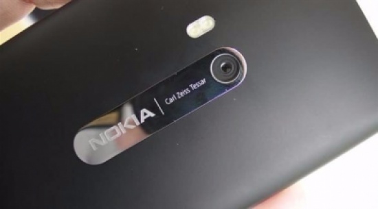 نوكيا تضمن هواتفها الذكية عدسات زيس"ZEISS"