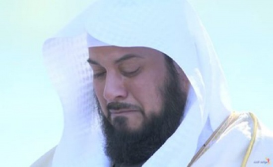 شاهد: العريفي يغرق في البكاء بسبب حديث العوضي