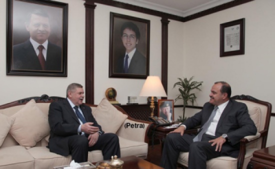 وزير الداخلية يلتقي السفير الروسي في عمان