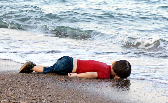 صحيفة : 5 شائعات لتشويه صورة المهاجرين الى اوروبا صحيفة : 5 شائعات لتشويه صورة المهاجرين الى اوروبا
