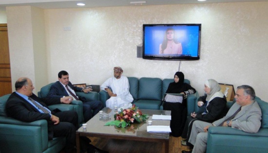 وفد عُماني يزور ديوان الخدمة المدنية