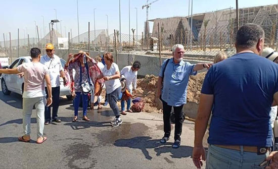 بالفيديو : إصابات بتفجير استهدف حافلة سياحية أمام المتحف المصري الكبير بالفيديو : إصابات بتفجير استهدف حافلة سياحية أمام المتحف المصري الكبير
