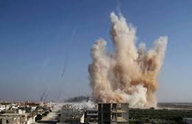 النظام السوري يقصف ريف حماة بالبراميل والكلور