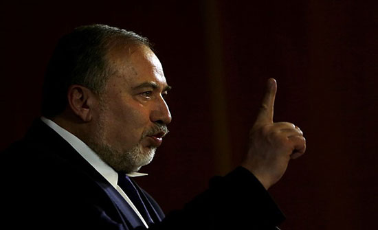 ليبرمان زار الجولان.. ماذا قال للأسد عن وجود إيران بسوريا؟ ليبرمان زار الجولان.. ماذا قال للأسد عن وجود إيران بسوريا؟