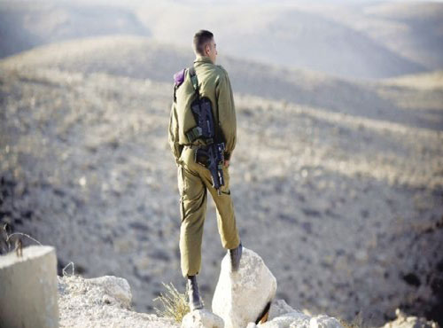 "يديعوت": جيش إسرائيل يحشد قواته على حدود سوريا خوفا من استعادة الجولان