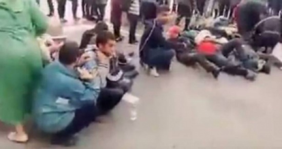 فيديو : محاولة انتحار جماعية لمعلمين مغاربة وسط الدار البيضاء!