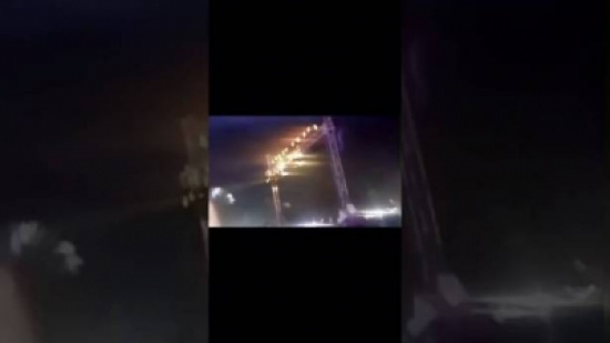 شاهد سقوط شاب مصري من أعلى عمود إنارة بسبب محمد منير شاهد سقوط شاب مصري من أعلى عمود إنارة بسبب محمد منير