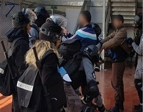 طعن ضابط إسرائيلي بسجن نفحة.. وتوتر بسجون الاحتلال