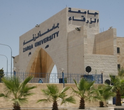 فصل طالباً بسبب ''تي شيرت'' في الزرقاء الاهلية