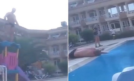 بالفيديو.. سقوط مروع لرجل خلال استعراض مهاراته في السباحة بالفيديو.. سقوط مروع لرجل خلال استعراض مهاراته في السباحة
