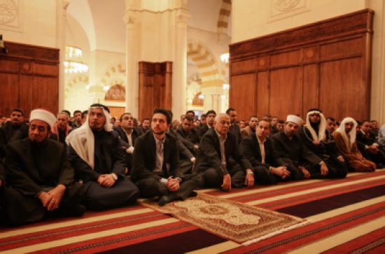 ولي العهد يشارك المصلين أداء صلاة الجمعة في مسجد الملك الحسين ولي العهد يشارك المصلين أداء صلاة الجمعة في مسجد الملك الحسين