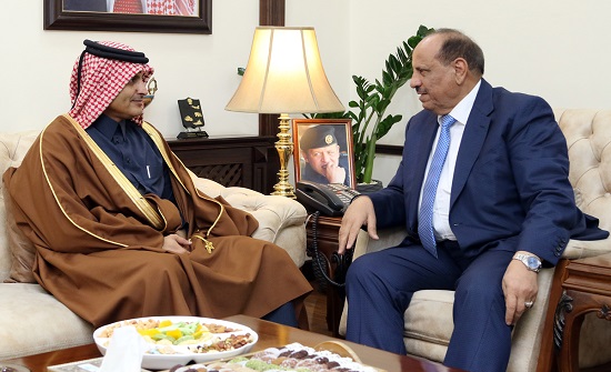 وزير الداخلية يلتقي السفير القطري بعمان وزير الداخلية يلتقي السفير القطري بعمان