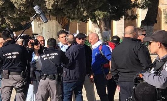 قائد شرطة الاحتلال في القدس يقتحم المسجد الأقصى