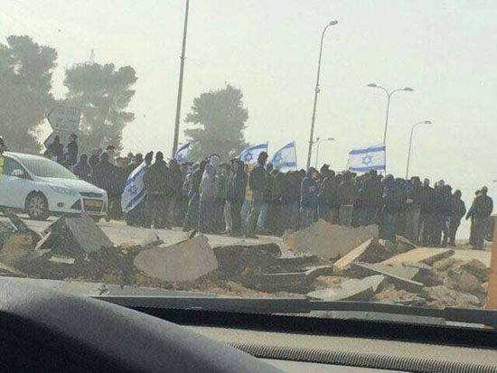 بالصور : استشهاد فلسطيني بزعم طعن مجندة غرب بيت لحم بالصور : استشهاد فلسطيني بزعم طعن مجندة غرب بيت لحم