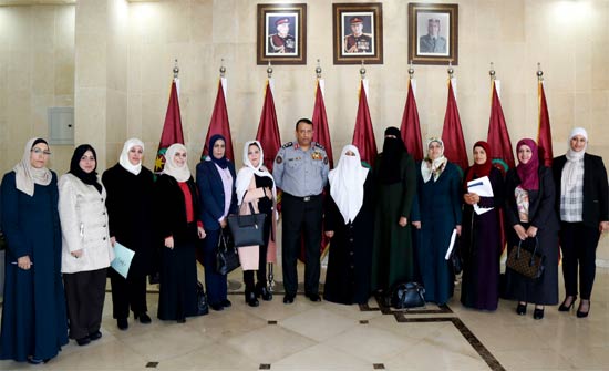 اللواء الحواتمة يلتقي رئيس وأعضاء ملتقى البرلمانيات الأردنيات اللواء الحواتمة يلتقي رئيس وأعضاء ملتقى البرلمانيات الأردنيات