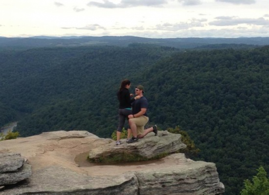 طلب يدها فماتت من الفرحة بعد وقوعها من قمة الجبل!