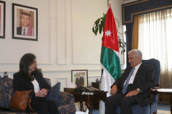 رئيس الوزراء يلتقي وزيرة الاقتصاد الفلسطيني