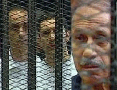 وصول العادلي ونجلي مبارك لمقر محاكمتهم في قضية قتل المتظاهرين