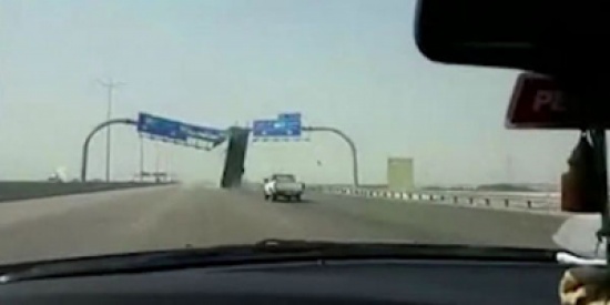 شاهد..  سائق شاحنة متهور