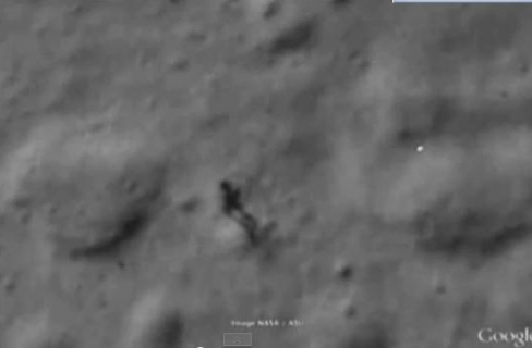 فيديو|جوجل تكشف صور كائن ضخم يسير بالقمر