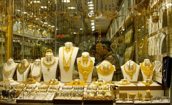 عيد الأم في ظل كورونا: إقبال على الذهب وتراجع باقي القطاعات