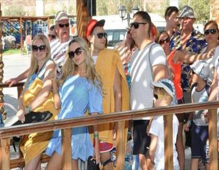 العقبة : وصول  361 سائحاً روسياً إلى مطار الحسين