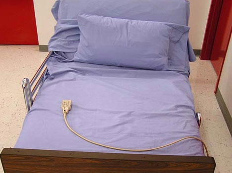 بتر اصابع طفلة علقت يدها بمفرمة لحمة