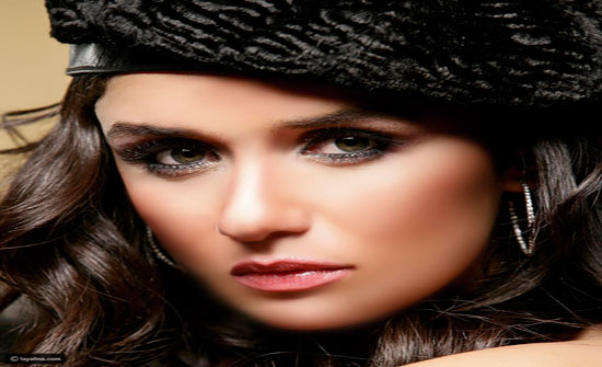 مجدي الهواري يرد على شائعة طلاقه من غادة عادل بصورة