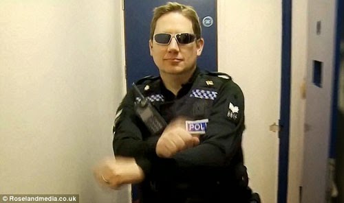 " غانغام ستايل " تفصل شرطي من عمله - فيديو "