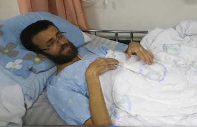 معتقلو حركة “حماس″ يضربون عن الطعام تضامنًا مع القيق