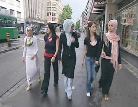 غزة تطلق حملة ضد لبس السراويل الضيقة وعباءات النساء التي تلفت النظر