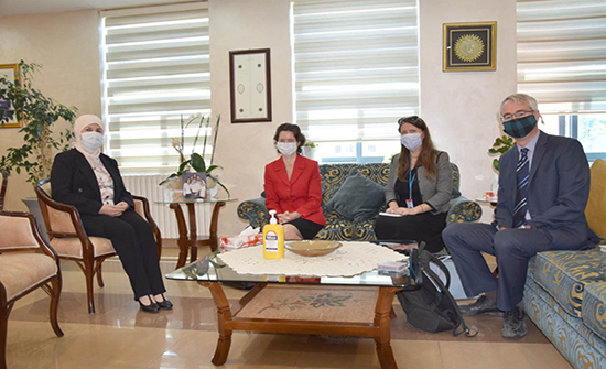 وزيرة التنمية تلتقي السفيرة البريطانية بعمان