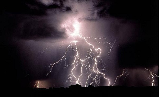 شرق المملكة .. أجواء مغبرة وزخات رعدية متوقعة الأحد