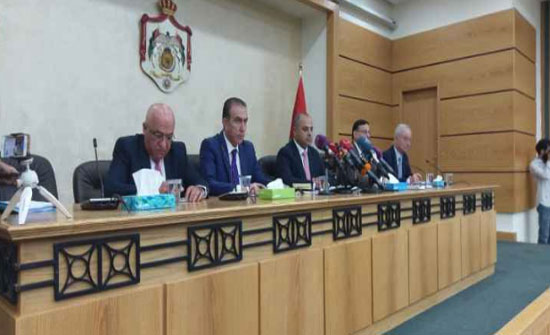 النقباء يسلمون مقترحاتهم حول ضريبة الدخل للنواب النقباء يسلمون مقترحاتهم حول ضريبة الدخل للنواب