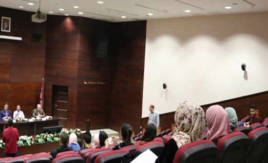 جامعة الشرق الاوسط تنظم سلسلة لقاءات للطلبة المستجدين جامعة الشرق الاوسط تنظم سلسلة لقاءات للطلبة المستجدين