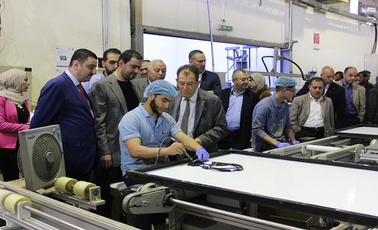 الحموري يؤكد حرص الحكومة على تعزيز وتنافسية الصادرات