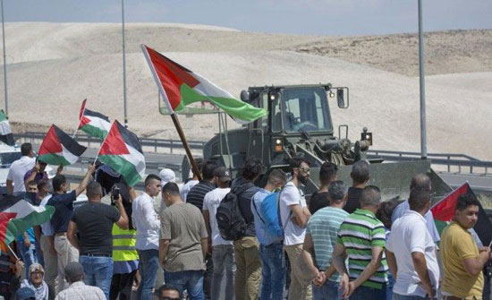 فلسطينيون يعتصمون في" الخان الأحمر" لليوم الخامس عشر فلسطينيون يعتصمون في" الخان الأحمر" لليوم الخامس عشر